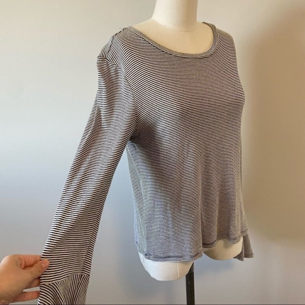 Anthropologie RO & DE Toastworthy Bell Sleeve Top - Picture 9 of 14